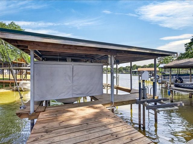 1805 Oak Shore Drive, Tool, TX 75143