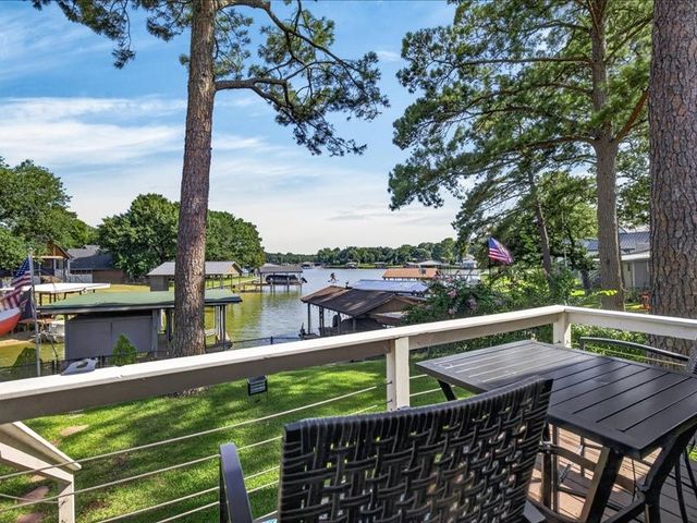 1805 Oak Shore Drive, Tool, TX 75143