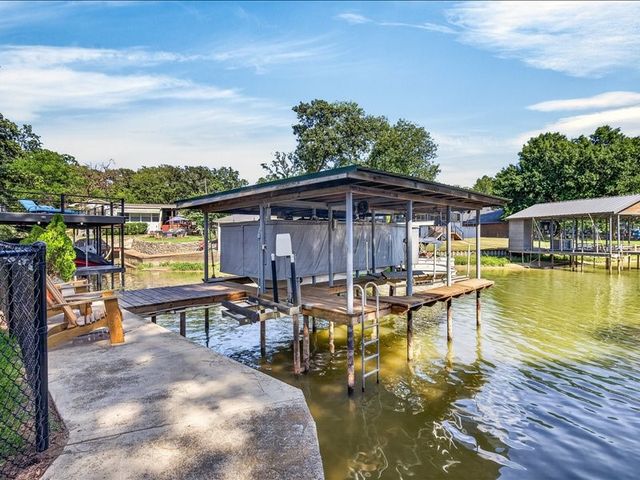 1805 Oak Shore Drive, Tool, TX 75143