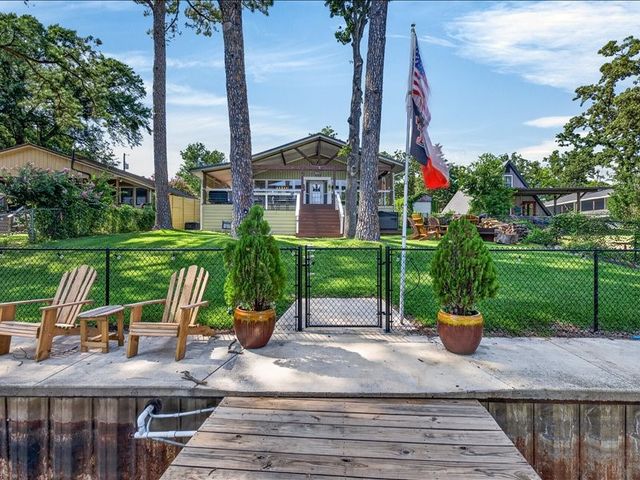 1805 Oak Shore Drive, Tool, TX 75143