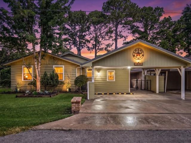 1805 Oak Shore Drive, Tool, TX 75143