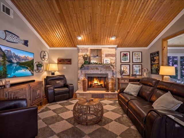 1805 Oak Shore Drive, Tool, TX 75143