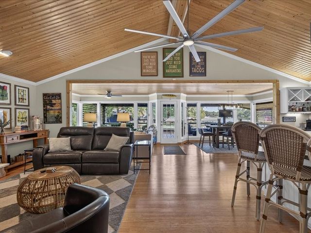 1805 Oak Shore Drive, Tool, TX 75143