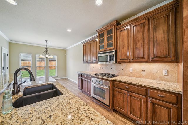 18610 E 42nd Place, Tulsa, OK 74134