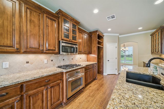 18610 E 42nd Place, Tulsa, OK 74134