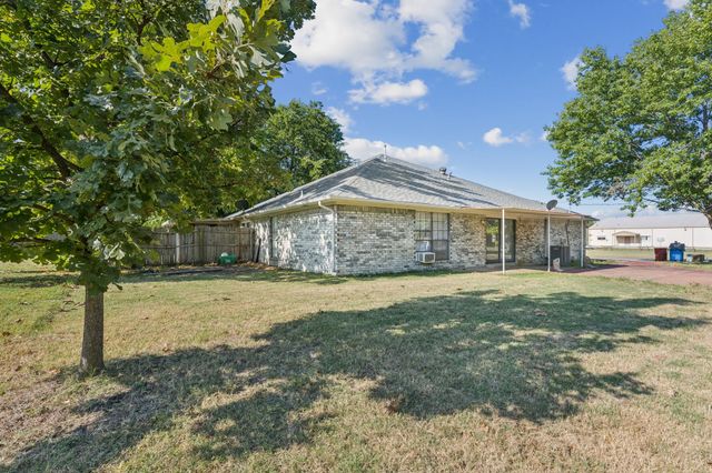 110 Lee Street, Farmersville, TX 75442