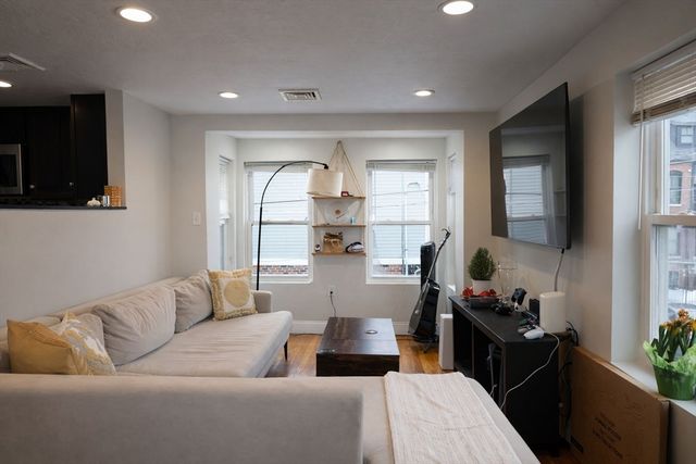 7 Jaques St, Somerville, MA 02145