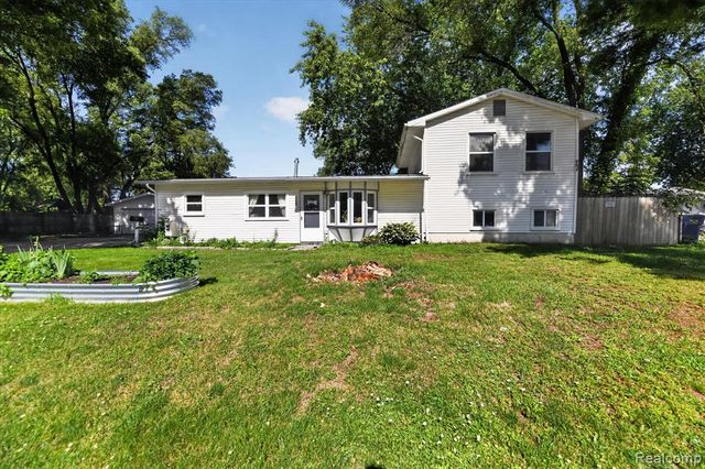 6260 Beth, Brighton, MI 48116