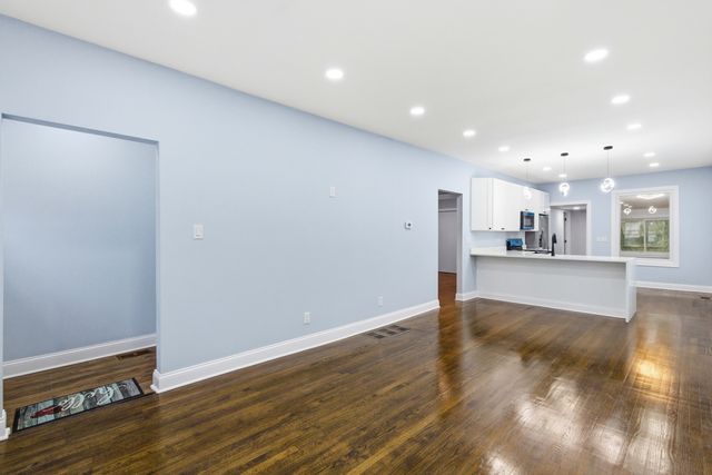 312 E 136th Street, Chicago, IL 60827