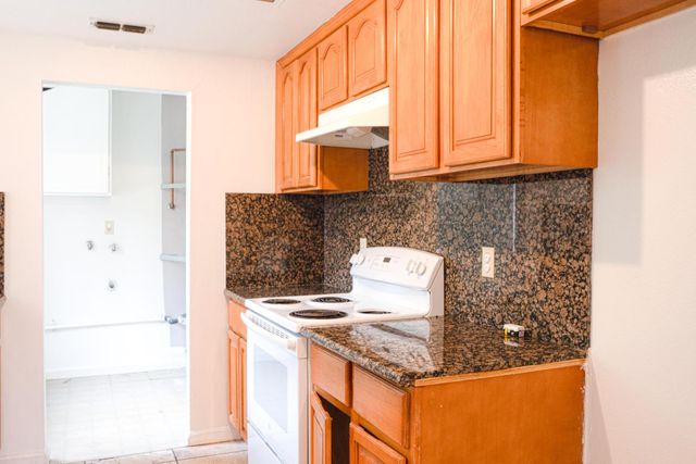 1740 Sandalwood Dr, Stockton, CA 95210