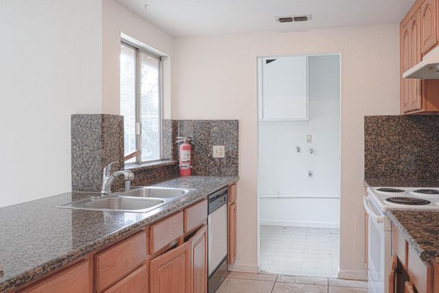 1740 Sandalwood Dr, Stockton, CA 95210