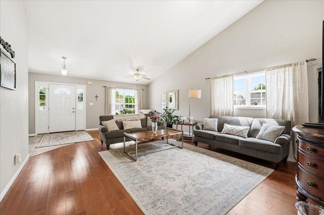 1938 Cory Lane, Chesterton, IN 46304