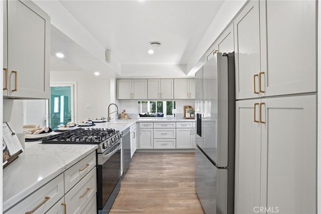 13032 Earlham, North Tustin, CA 92705