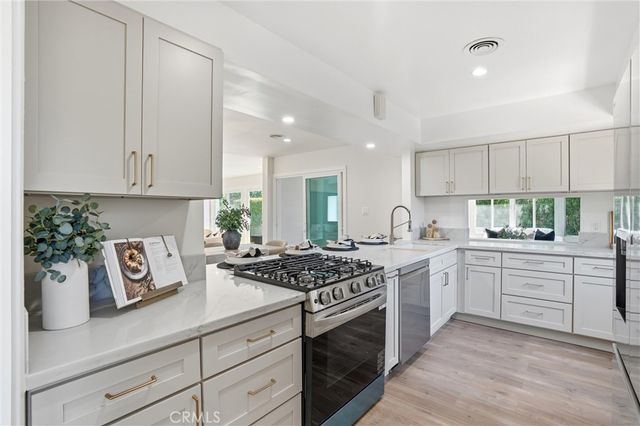 13032 Earlham, North Tustin, CA 92705