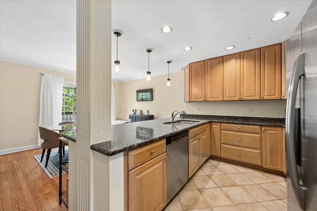 2304 N Lakewood Avenue 2304, Chicago, IL 60614