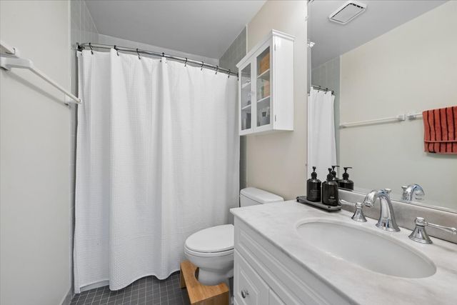 2304 N Lakewood Avenue 2304, Chicago, IL 60614