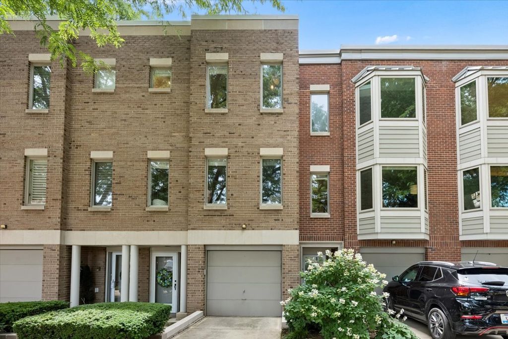 2304 N Lakewood Avenue 2304, Chicago, IL 60614