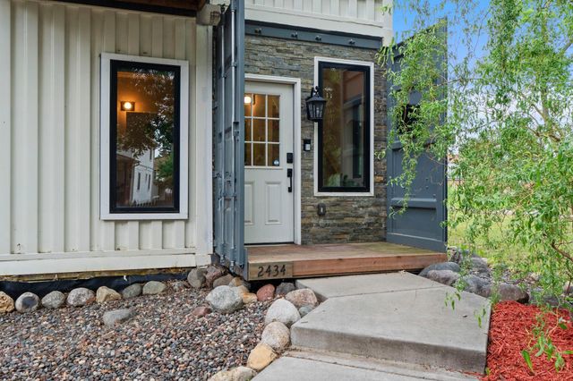2434 Irving Avenue N, Minneapolis, MN 55411