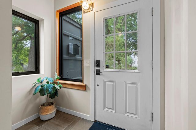 2434 Irving Avenue N, Minneapolis, MN 55411