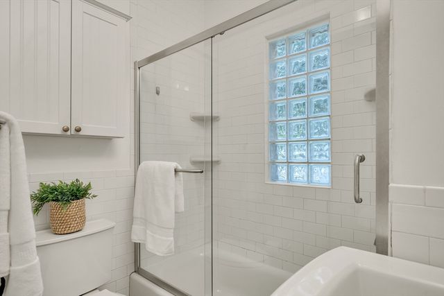 631 Chestnut Hill Ave 631, Brookline, MA 02445