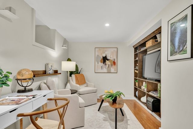 631 Chestnut Hill Ave 631, Brookline, MA 02445
