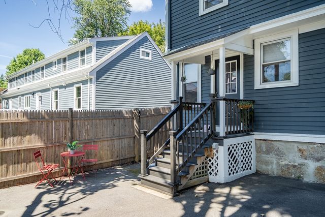 631 Chestnut Hill Ave 631, Brookline, MA 02445