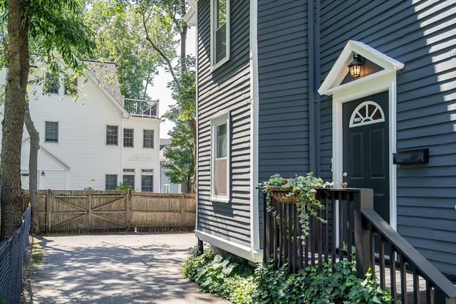 631 Chestnut Hill Ave 631, Brookline, MA 02445