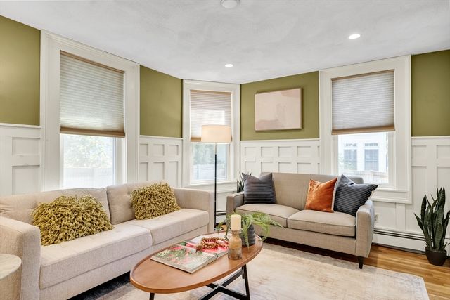 631 Chestnut Hill Ave 631, Brookline, MA 02445