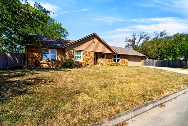 1631 Valley Parkway, Claremore, OK 74017