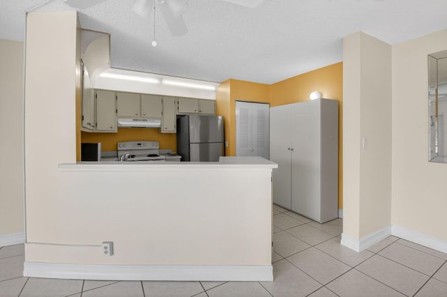7535 S Oriole Boulevard 206, Delray Beach, FL 33446
