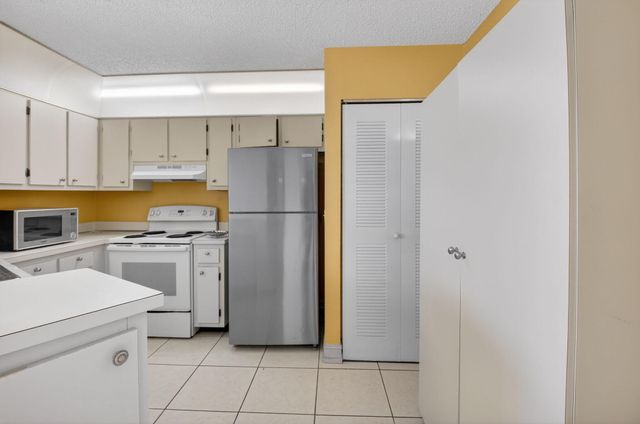 7535 S Oriole Boulevard 206, Delray Beach, FL 33446