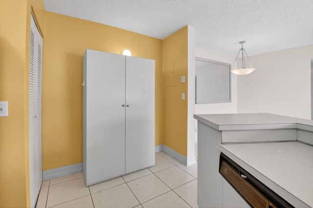 7535 S Oriole Boulevard 206, Delray Beach, FL 33446