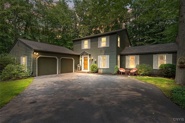 8701 Welwyn Lane, Lysander, NY 13027