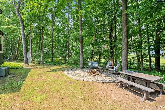 8701 Welwyn Lane, Lysander, NY 13027