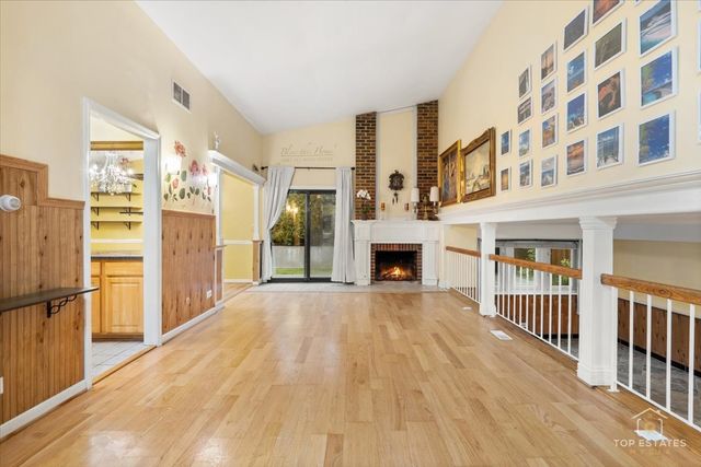 1018 BOB O LINK Lane, Darien, IL 60561