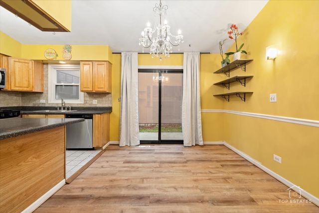 1018 BOB O LINK Lane, Darien, IL 60561