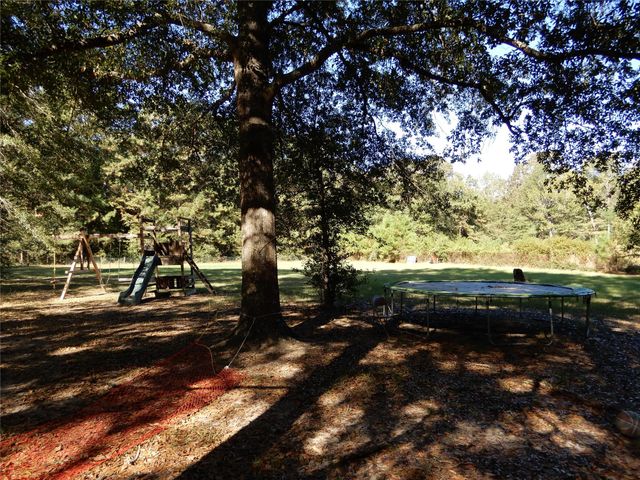 1 Brandon Road, Huntsville, TX 77320