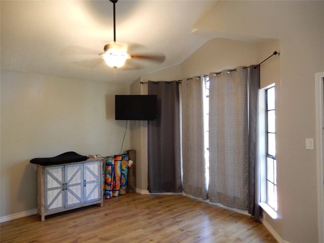 1 Brandon Road, Huntsville, TX 77320