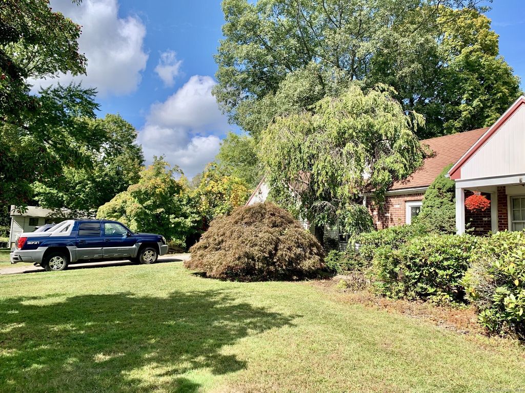 5 Green Avenue, Danbury, CT 06810