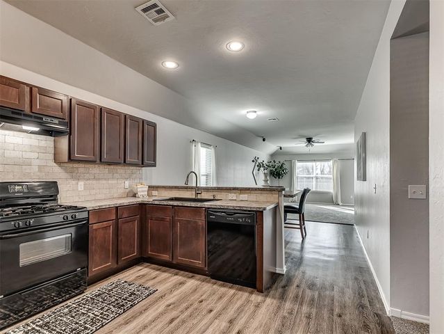 9220 NW 70th Street, Yukon, OK 73099