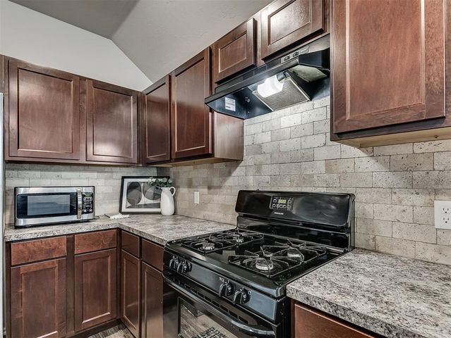 9220 NW 70th Street, Yukon, OK 73099