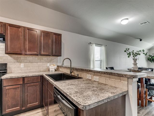 9220 NW 70th Street, Yukon, OK 73099