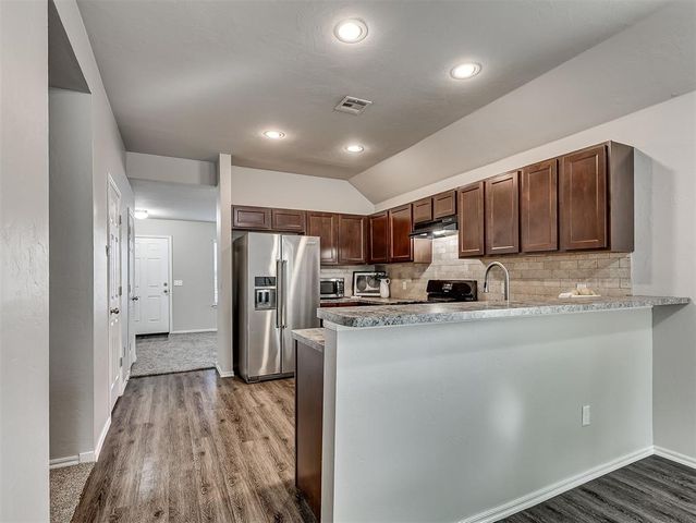 9220 NW 70th Street, Yukon, OK 73099
