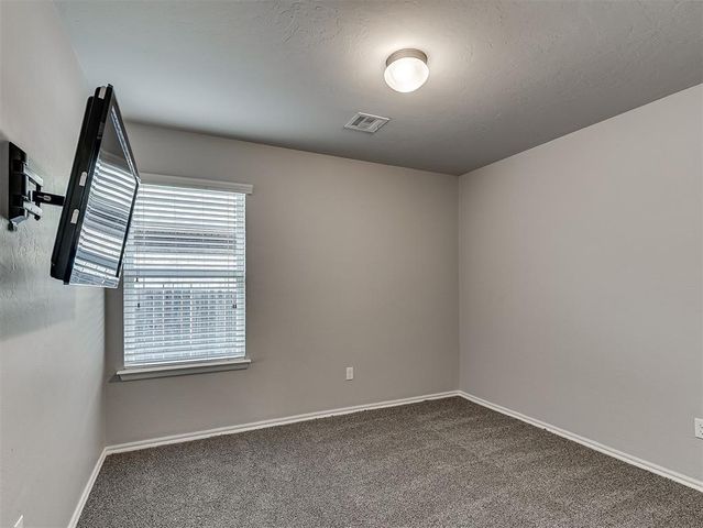 9220 NW 70th Street, Yukon, OK 73099