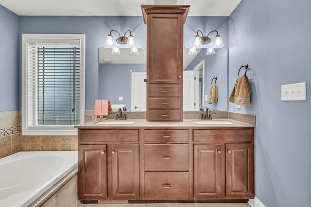 1532 Eads Ct, Clarksville, TN 37043