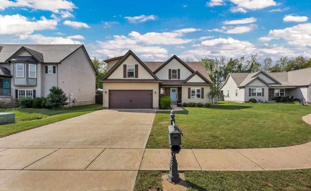 1532 Eads Ct, Clarksville, TN 37043