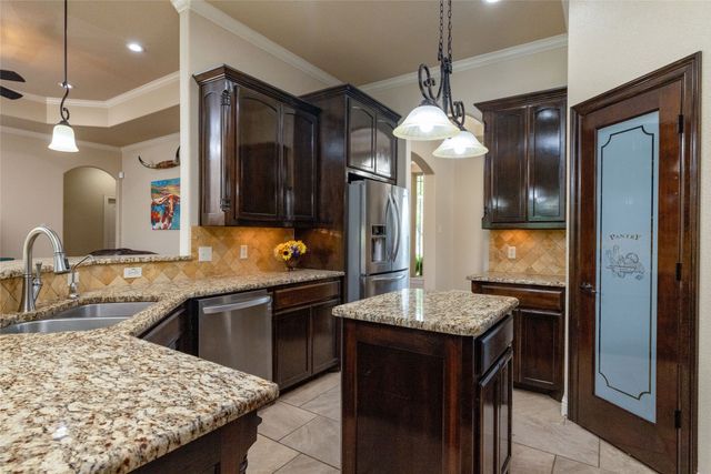 208 Ellis Creek Drive, Weatherford, TX 76085