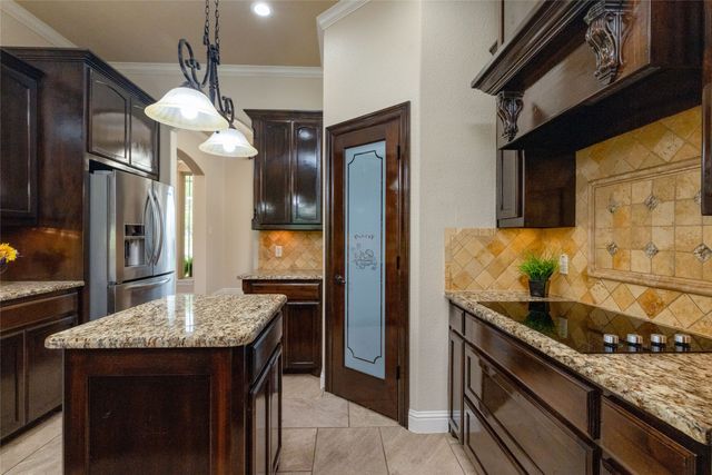 208 Ellis Creek Drive, Weatherford, TX 76085