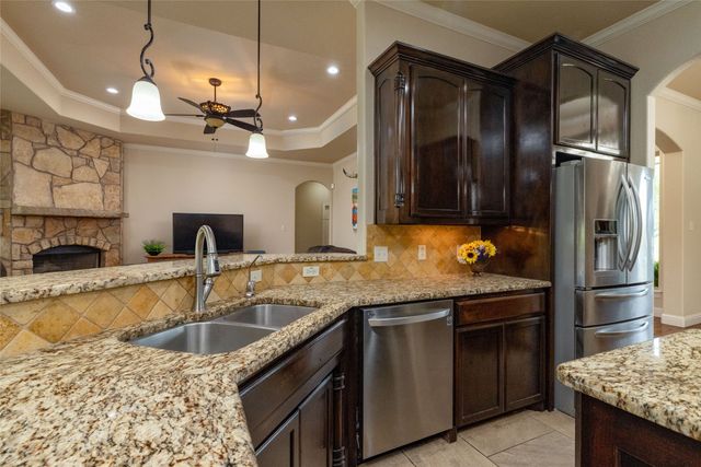 208 Ellis Creek Drive, Weatherford, TX 76085