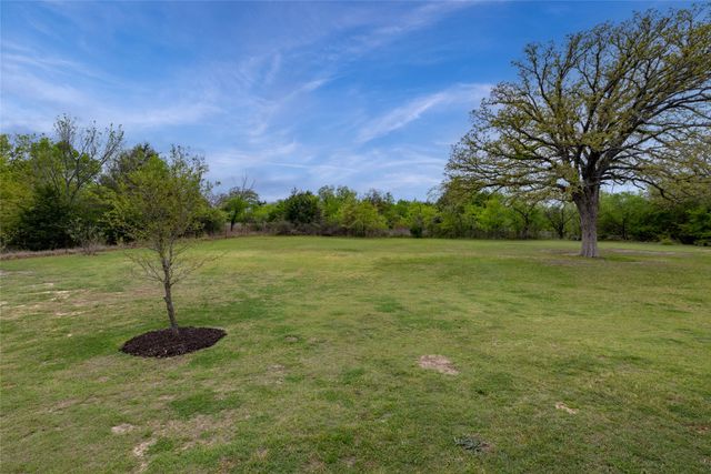 208 Ellis Creek Drive, Weatherford, TX 76085
